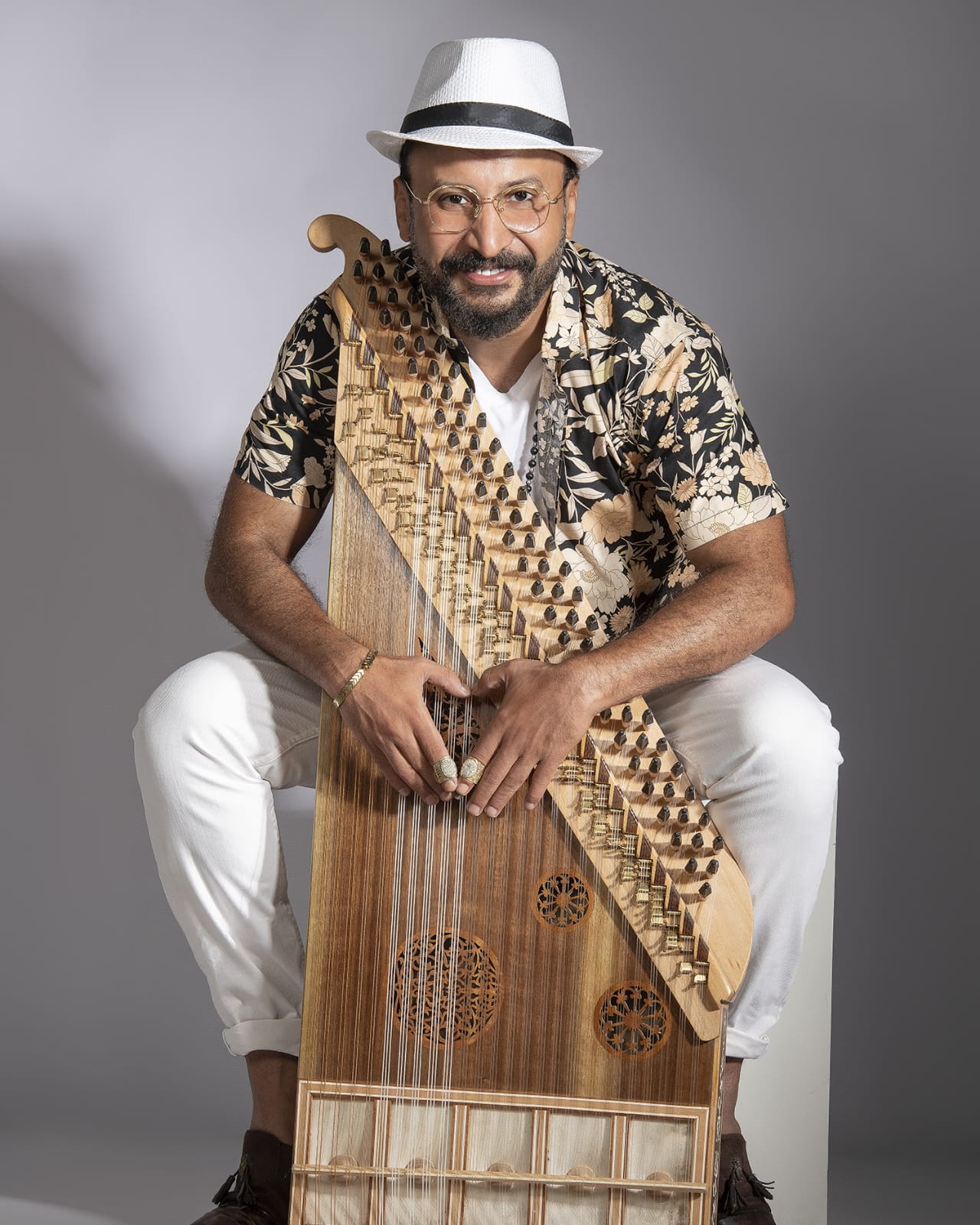 عازف القانون المصري/ زين العابدين 